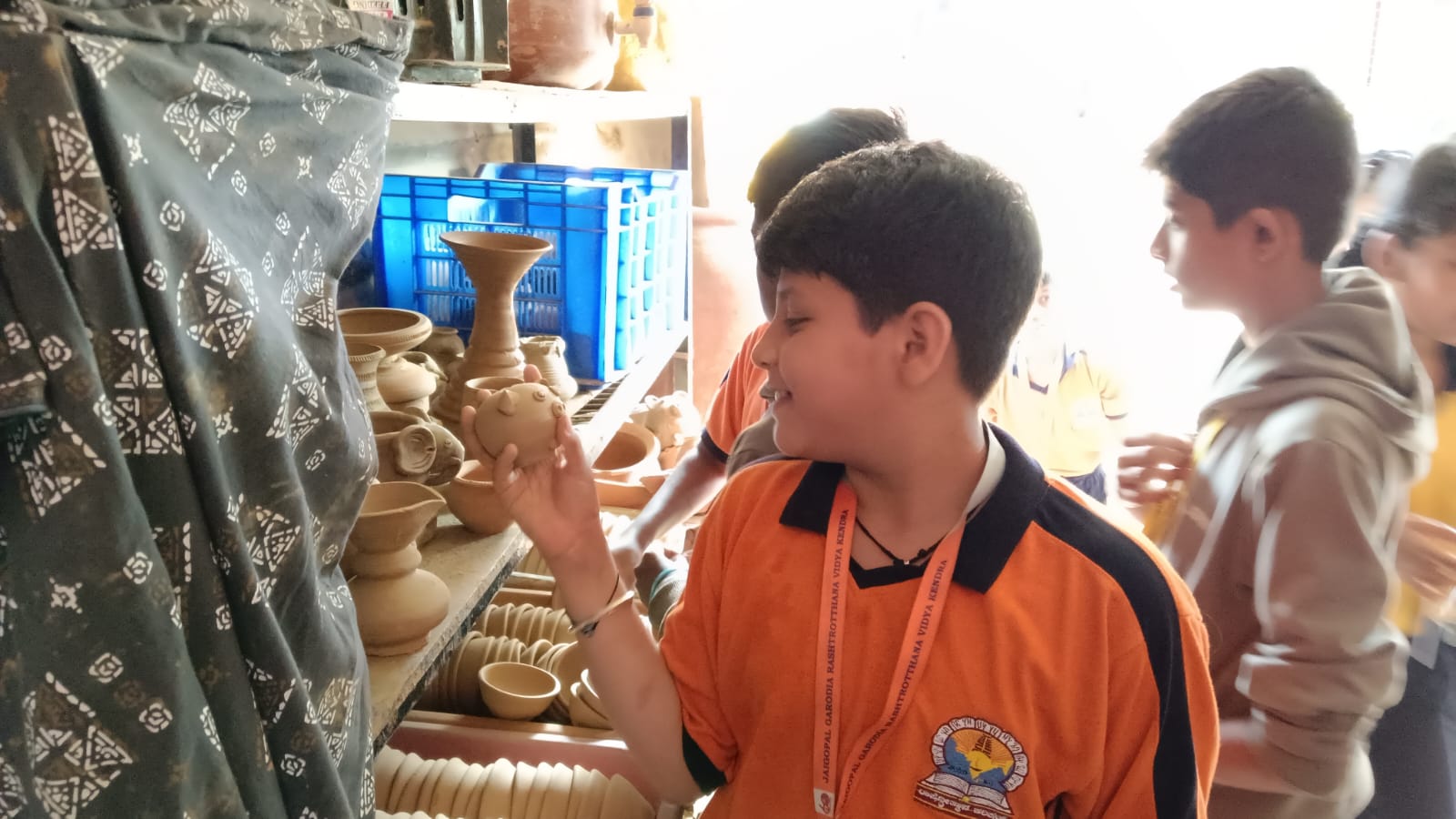 Pottery Town Visit by students of JGRVK – Ramamurthy Nagar (6)