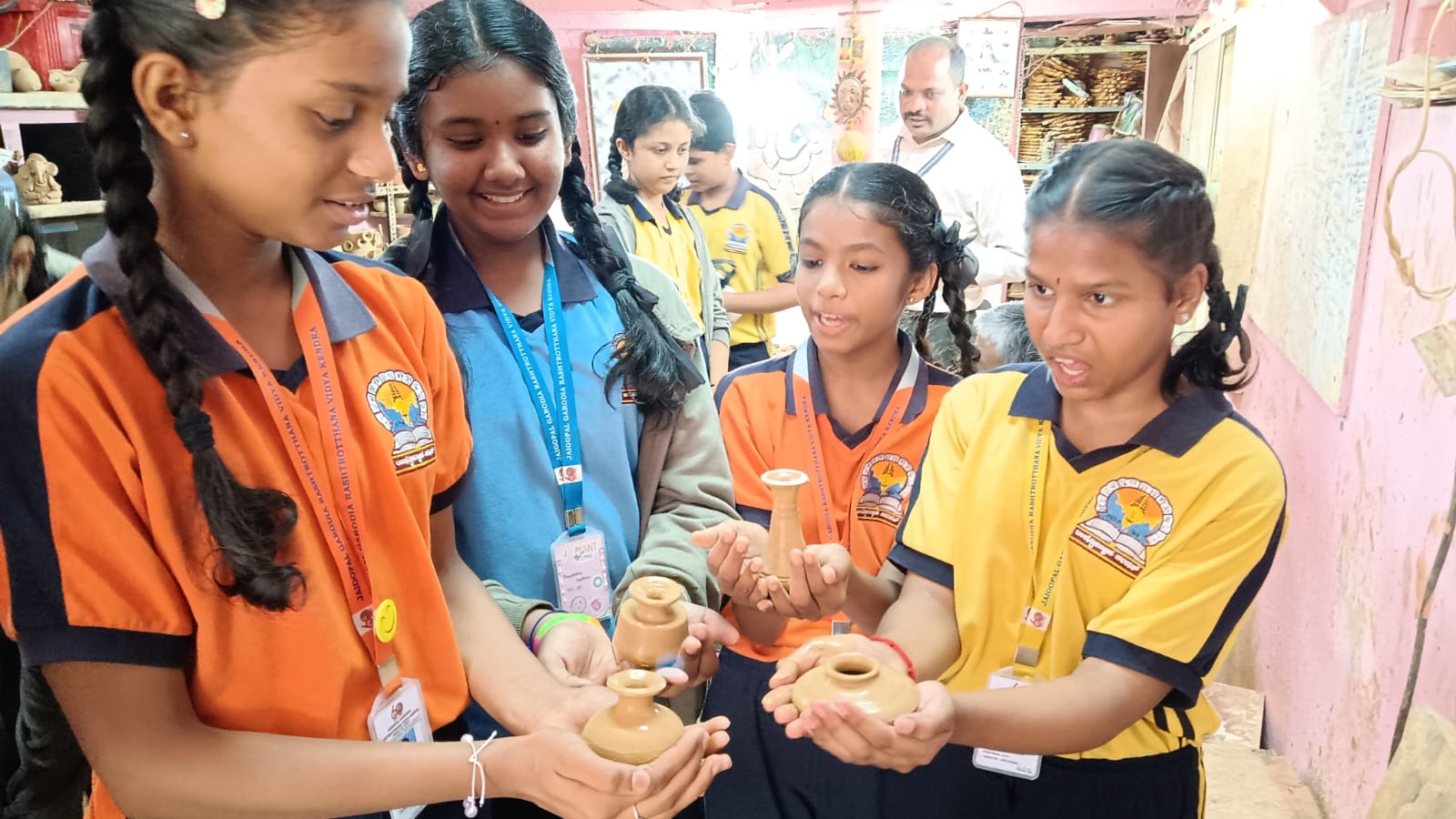 Pottery Town Visit by students of JGRVK – Ramamurthy Nagar (7)