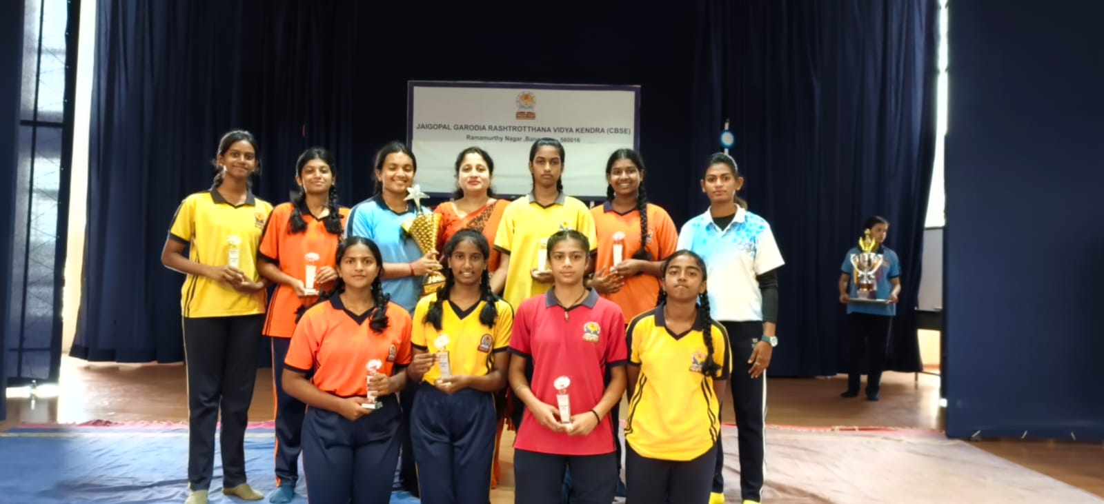 JGRV Ramamurthy Nagar Students Shine at Inter-School Throwball Competition (7)