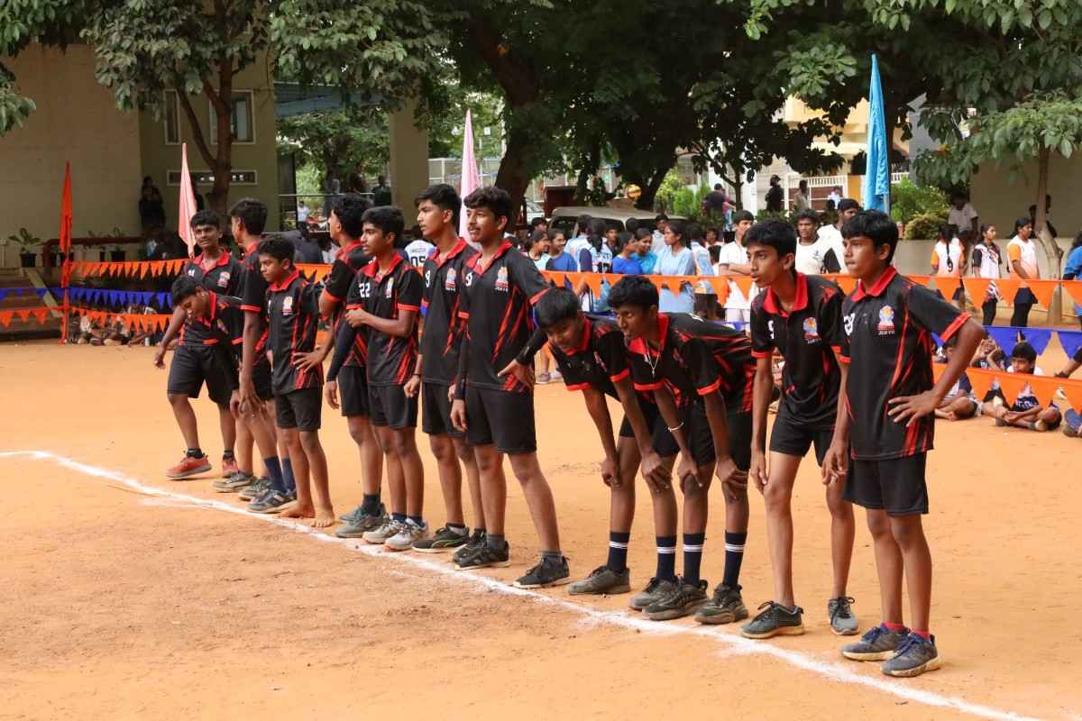 Rashtrotthana Vidya Kendra Students Bag Top Honours in District Throwball Competition (14)