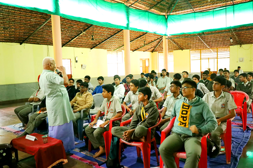 JGRVK – Ramamurthy Nagar Organizes Personality Development Camp for Class X Boys in Hosanagar (4)