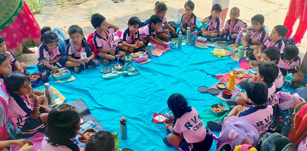 JGRVK – Ramamurthy Nagar Students Experience Farm Life in Hoskote Experiential Learning Visit (1)