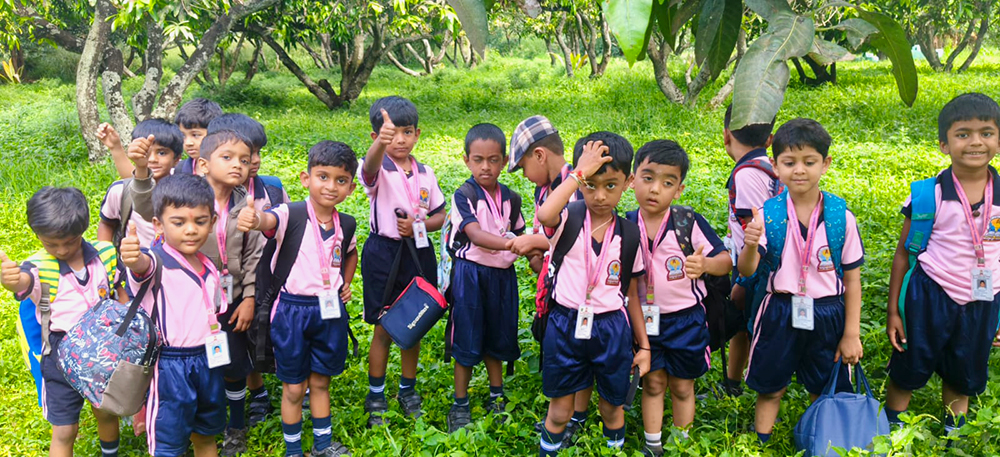 JGRVK – Ramamurthy Nagar Students Experience Farm Life in Hoskote Experiential Learning Visit (6)