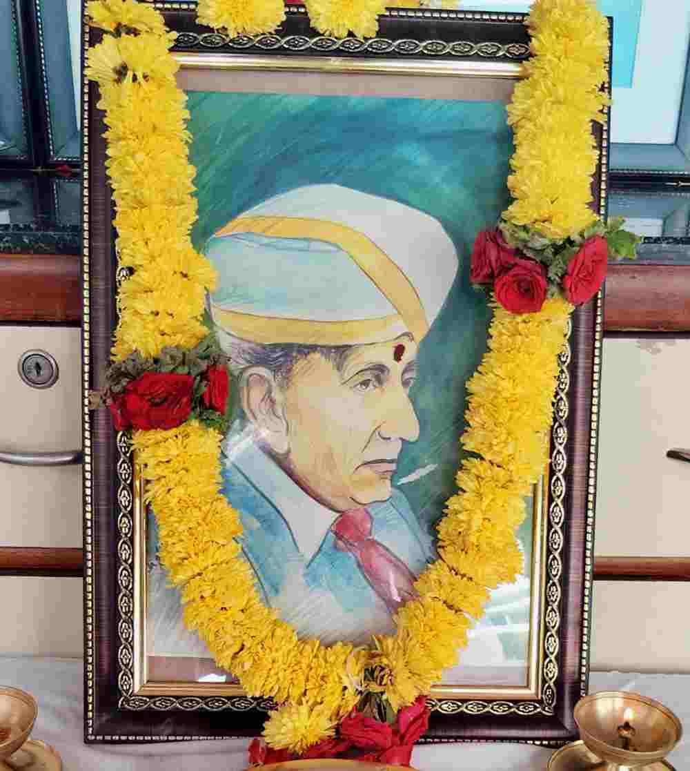 Sir M. Visvesvaraya’s Birth Anniversary Celebrated with Student Tributes at JGRVK - Ramamurthy Nagar (5)